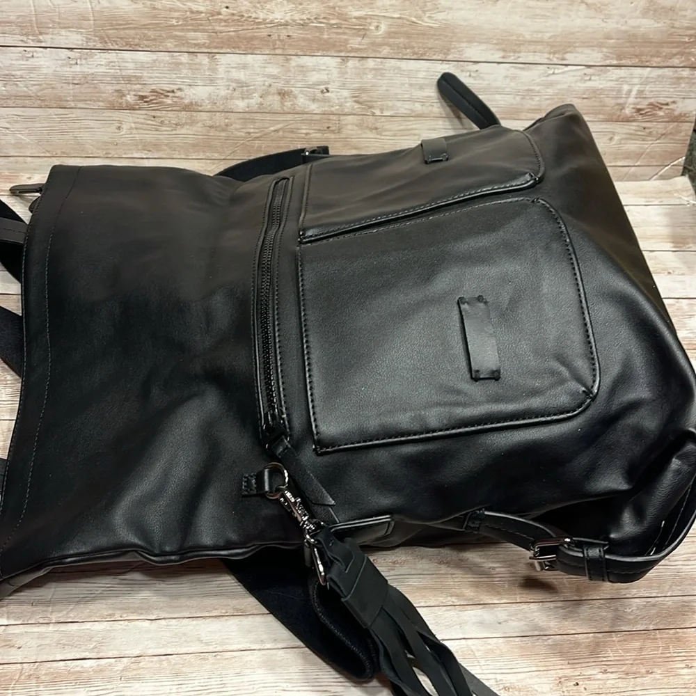 Sherpani Petra Crossbody Black Foldover Top Like New Condition